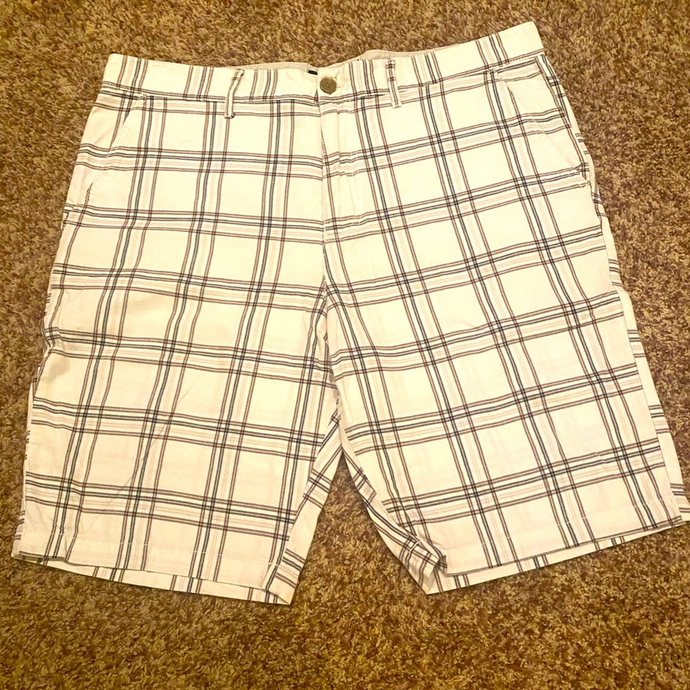 VURT SIZE 38 SHORTS LIGHTLY USED IN GREAT CONDITION